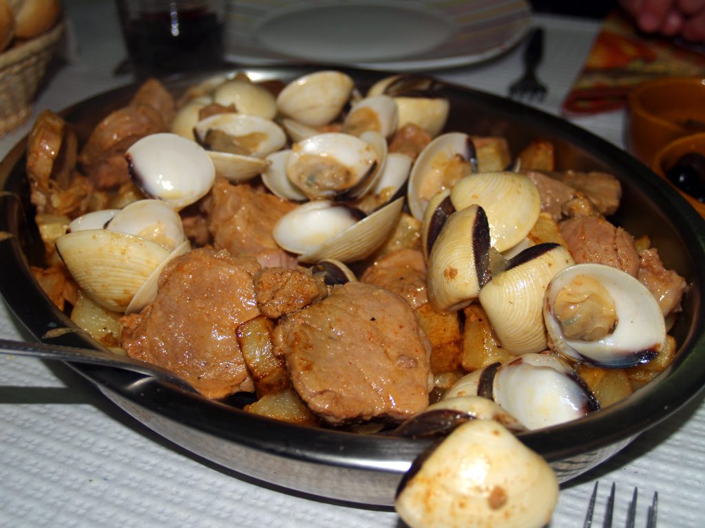 Carne de Porco à Alentejana 